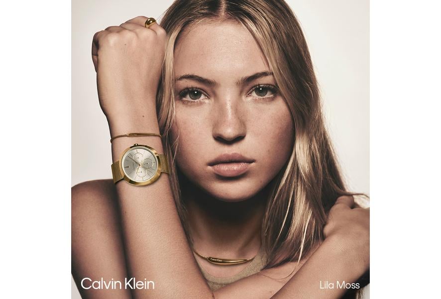 A coleção de relógios e joalharia Calvin Klein foi criada a pensar no cliente moderno. Com design intemporal e minimalista , que destaca a estética mundialmente reconhecida da Calvin Klein, a coleção de acessórios masculinos e femininos reflete a sensualidade e a ousadia que definem a marca há mais de 50 anos.
