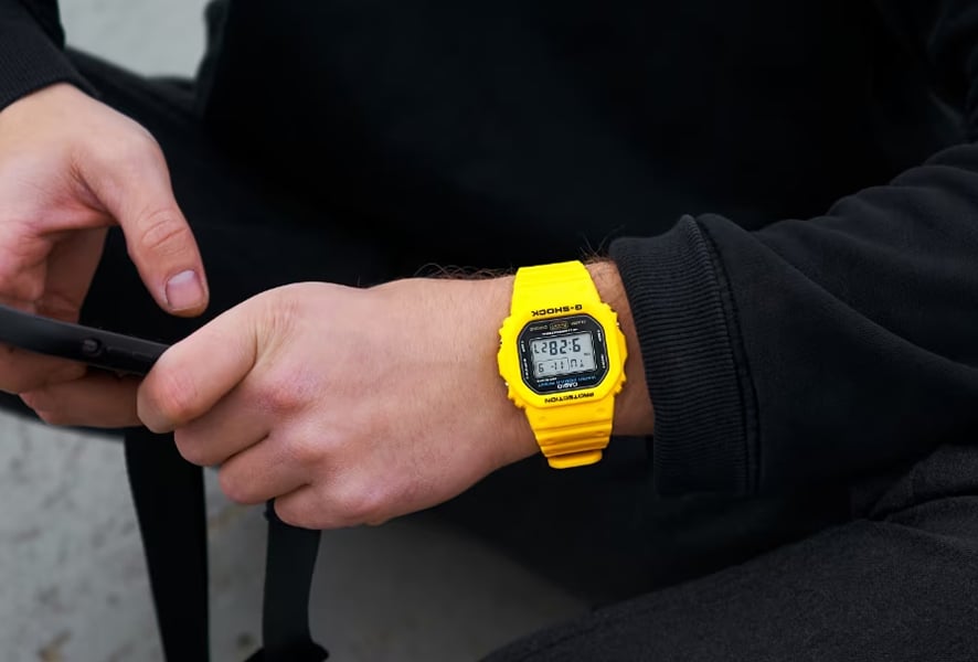 Descubra a essência da resistência, tecnologia e estilo com a G-SHOCK. Desde a sua concepção, a G-SHOCK tem revolucionado a forma como o mundo vê os relógios de pulso. Com uma linha de produtos que vai desde os robustos MR-G e MT-G, passando pela funcionalidade avançada dos G-SQUAD e G-STEEL, até às inovações pioneiras do MASTER OF G e a elegância intemporal dos FULL-METAL, a G-SHOCK é sinónimo de durabilidade e inovação
