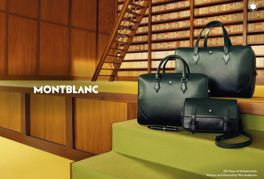 A Montblanc nasceu na Alemanha em 1906 com o objetivo de criar canetas de tinteiro f&aacute;ceis de usar. Em 1908 chamava-se Simplo Filler Pen Co. e lan&ccedil;ou o sucesso Rouge et Noir.

Em 1910 adotou o nome atual, inspirado no Mont Blanc, o pico mais alto da Europa, simbolizado pela estrela branca nevada.

Cada caneta Montblanc passa por mais de 100 etapas manuais e &eacute; testada individualmente, garantindo a qualidade da marca.

Desde 1997 tamb&eacute;m cria rel&oacute;gios, que hoje ocupam um lugar de destaque no seu portf&oacute;lio.
