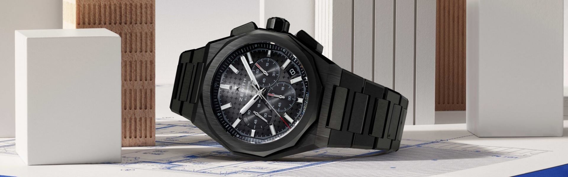 O cron&oacute;grafo DEFY Skyline regressa numa nova e impactante interpreta&ccedil;&atilde;o, agora fabricado inteiramente em cer&acirc;mica preta. Apresentado inicialmente em cer&acirc;mica num trio de edi&ccedil;&otilde;es em tons de azul criadas para celebrar o 160&ordm; anivers&aacute;rio da Manufatura em 2025, o modelo assume agora uma presen&ccedil;a ousada e distintamente contempor&acirc;nea em preto profundo, um material e uma cor que amplificam tanto a sua silhueta arquitet&oacute;nica como o seu requintado car&aacute;cter urbano.

Dur&aacute;vel, leve e suave ao toque, a cer&acirc;mica oferece um desempenho e uma profundidade visual excecionais. O seu tom preto intenso, colorido em toda a sua extens&atilde;o em vez de revestido, real&ccedil;a as facetas do cron&oacute;grafo DEFY Skyline, conferindo &agrave; caixa e &agrave; bracelete uma intensidade escultural. Resistente a riscos e com um acabamento meticuloso, o material agu&ccedil;a os contornos geom&eacute;tricos do rel&oacute;gio e refor&ccedil;a a sua est&eacute;tica moderna e imponente.

O mostrador degrad&eacute; espelha a profundidade do exterior em cer&acirc;mica, transitando de um centro mais claro para uma periferia mais escura, ecoando a intera&ccedil;&atilde;o entre a sombra e a luz numa paisagem urbana. Fiel &agrave; identidade do DEFY Skyline, o mostrador &eacute; adornado com um motivo de estrela de quatro pontas gravado, enquanto os tr&ecirc;s contadores do cron&oacute;grafo s&atilde;o decorados com padr&otilde;es conc&ecirc;ntricos que enriquecem a sensa&ccedil;&atilde;o de estrutura. Os ponteiros facetados e os marcadores aplicados preenchidos com material luminescente garantem clareza e legibilidade em todos os ambientes.

No cora&ccedil;&atilde;o do cron&oacute;grafo DEFY Skyline est&aacute; o calibre El Primero 3600, uma evolu&ccedil;&atilde;o contempor&acirc;nea do lend&aacute;rio movimento cron&oacute;grafo de alta frequ&ecirc;ncia da ZENITH. Exibe 1/10 de segundo com uma precis&atilde;o excecional, com o ponteiro dos segundos do cron&oacute;grafo a completar uma rota&ccedil;&atilde;o completa a cada 10 segundos, seis vezes mais r&aacute;pido do que os cron&oacute;grafos convencionais. Batendo a 5 Hz e oferecendo uma reserva de marcha de 60 horas, o movimento &eacute; vis&iacute;vel atrav&eacute;s de um fundo de caixa em safira que revela a sua arquitetura intrincada, incluindo uma roda de colunas azulada e um rotor em forma de estrela.

A versatilidade continua a ser parte integrante do design do DEFY Skyline. A edi&ccedil;&atilde;o em cer&acirc;mica preta apresenta um mecanismo integrado de troca r&aacute;pida de bracelete diretamente na caixa, permitindo transi&ccedil;&otilde;es f&aacute;ceis entre a bracelete de cer&acirc;mica de dois elos e a bracelete de borracha preta texturizada com fecho dobr&aacute;vel que a acompanha.

O cron&oacute;grafo DEFY Skyline est&aacute; dispon&iacute;vel nas boutiques ZENITH, online e em revendedores autorizados em todo o mundo.
