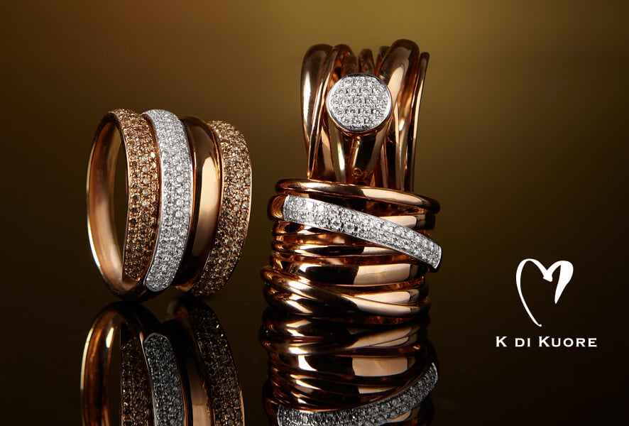 K di Kuore foi criada em 1996, graças a Giuliano Giannini e um grupo de profissionais de moda e da joalharia, que tiveram como objetivo criar uma linha sofistica de jóias feitas à mão, conservando as suas formas originais.
